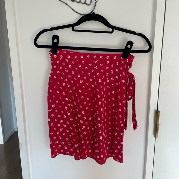 Madewell Wrap Mini Skirt in Red Bandana Flower - Picture 2 of 4